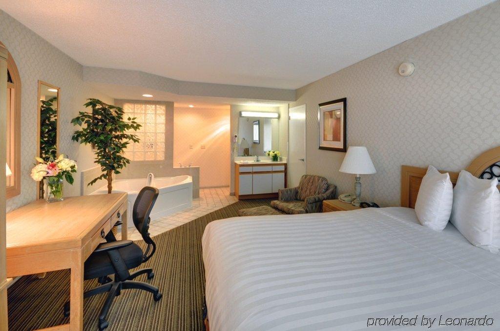 Red Roof Inn & Suites Dekalb Room photo